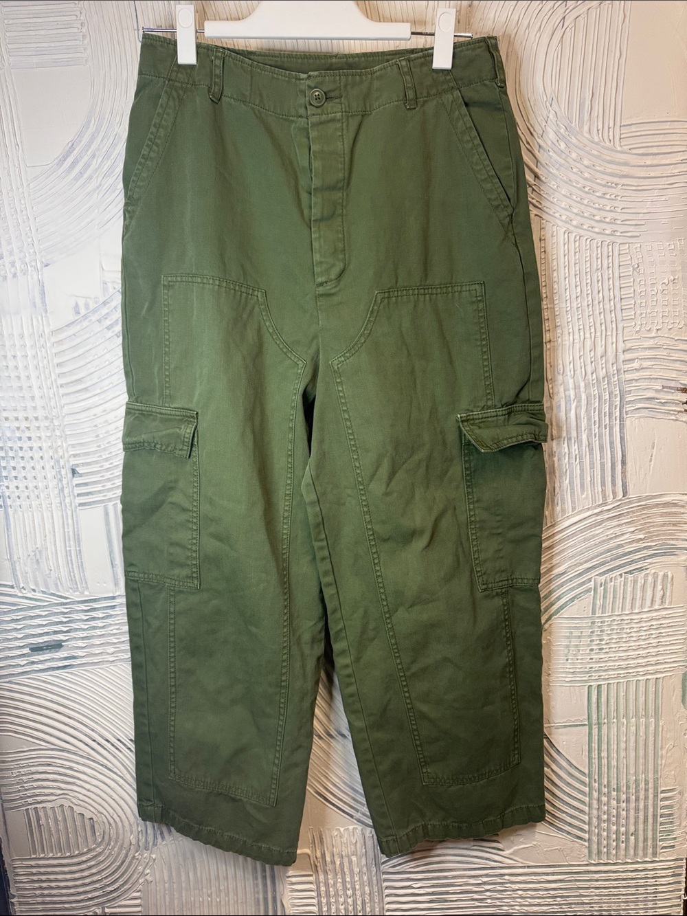 Universal Thread Wide-Leg Cargo Pants in Olive Green N0374